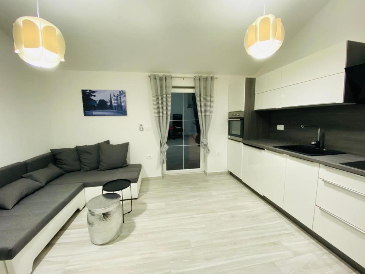 Apartma Mija-Dekani 외부 사진